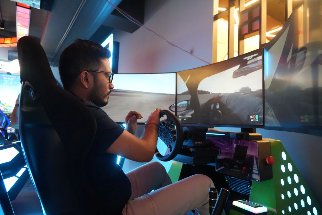 GT4 ULTRA racing simulator with triple screens and motion seat